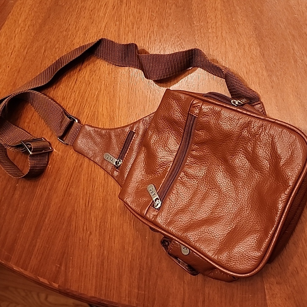 Ameri Travel Leather Crossbody! Amazing Fall Rich… - image 1
